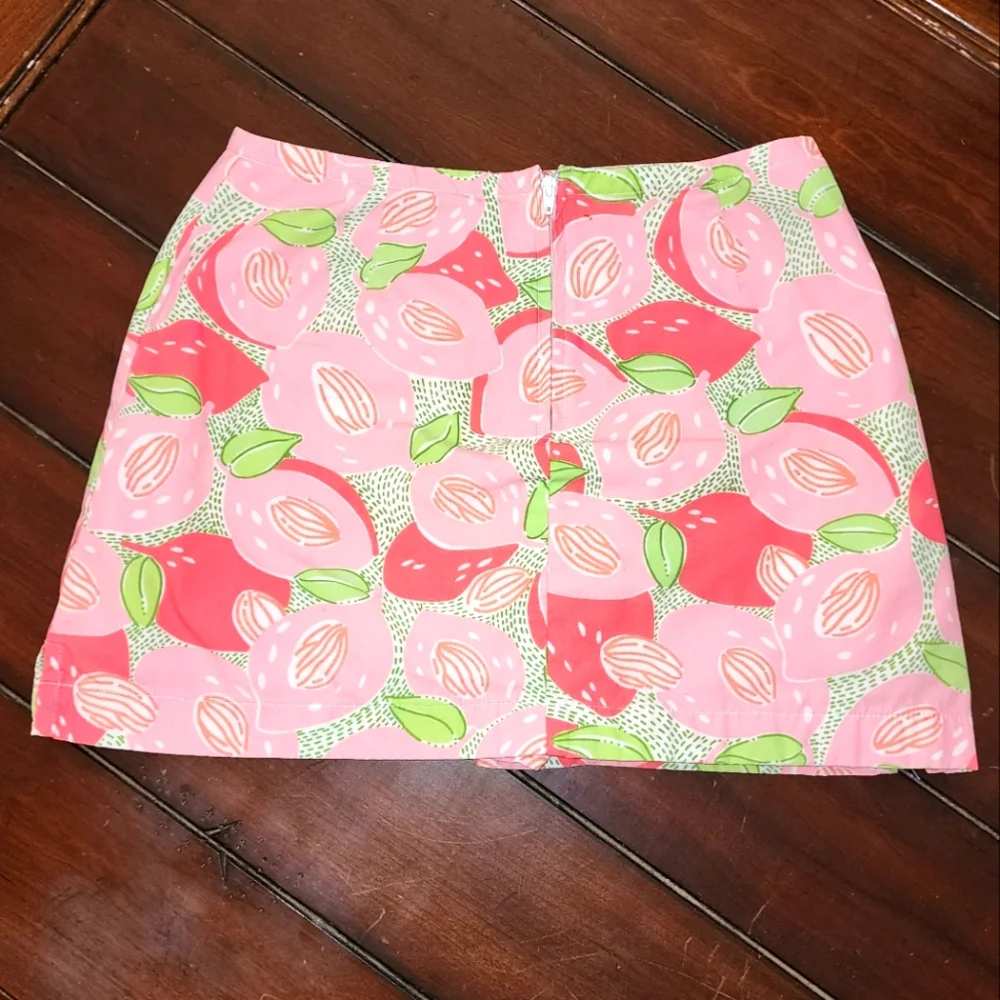 Lilly Pulitzer Pink and Green Skort with Fruit Design - Picture 2 of 4
